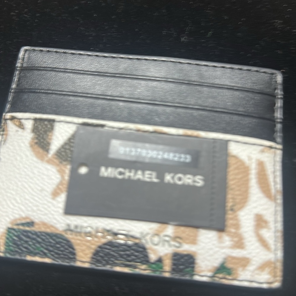 Micheal Kors Stylish Black and Green Card Holder/NWT - Picture 5 of 5